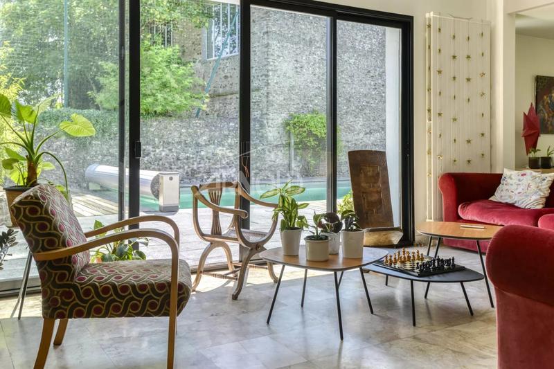 Maison - 327 m² - 15 pièces