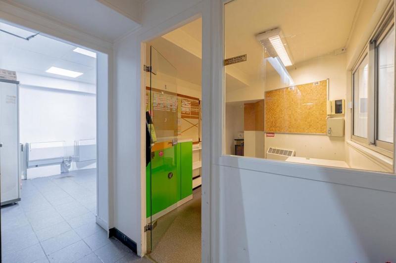 Local commercial - 299 m²