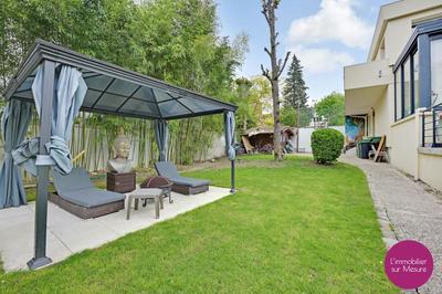 Villa - 300 m² - 7 pièces