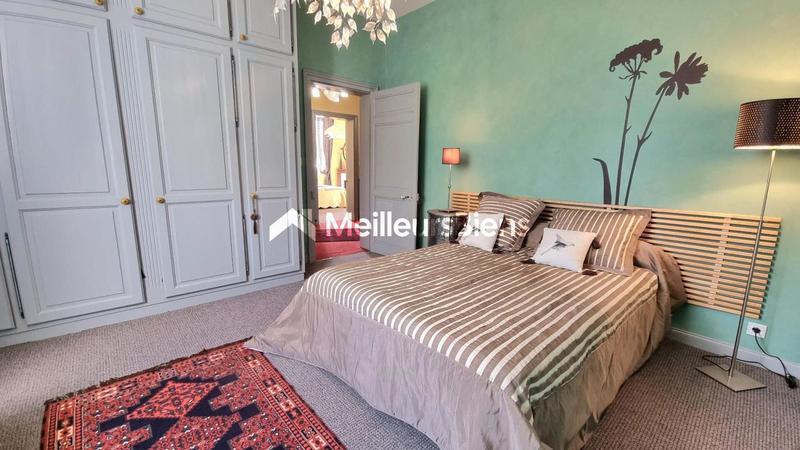 Maison - 250 m² - 7 pièces