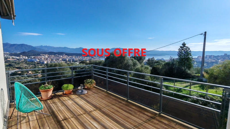 Appartement - 99 m² - 4 pièces