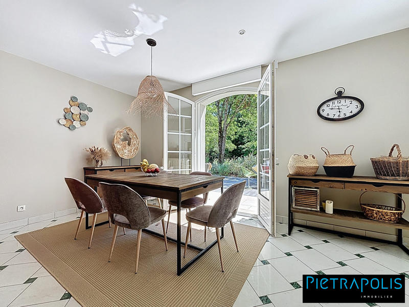 Villa - 244 m² - 7 pièces