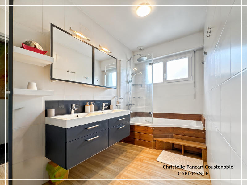 Maison - 138 m² - 6 pièces