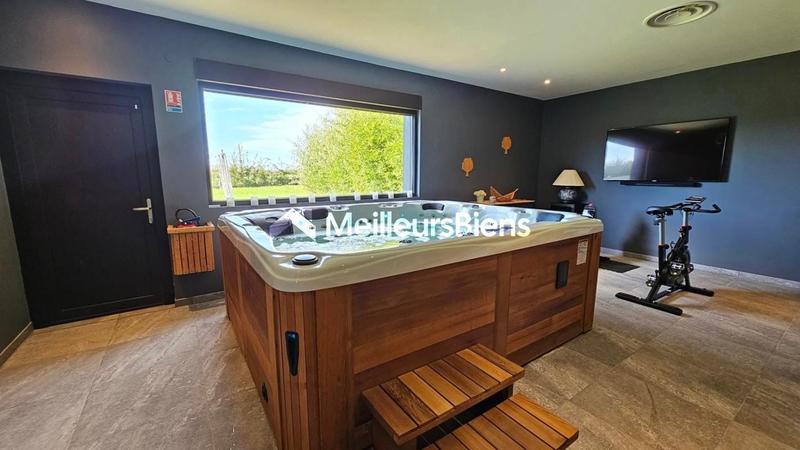 Maison - 328 m² - 8 pièces