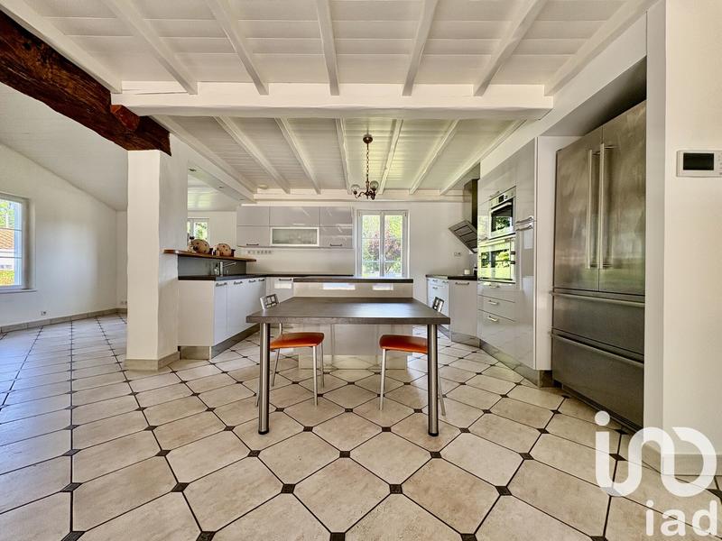 Maison - 225 m² - 9 pièces