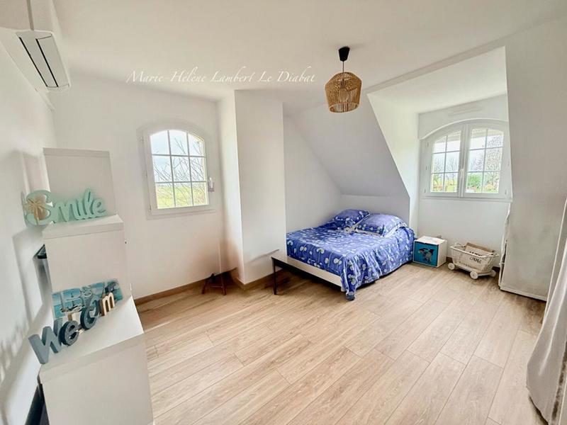 Maison - 1 500 m² - 7 pièces