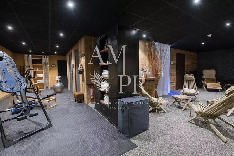 Châlet - 900 m² - 14 pièces