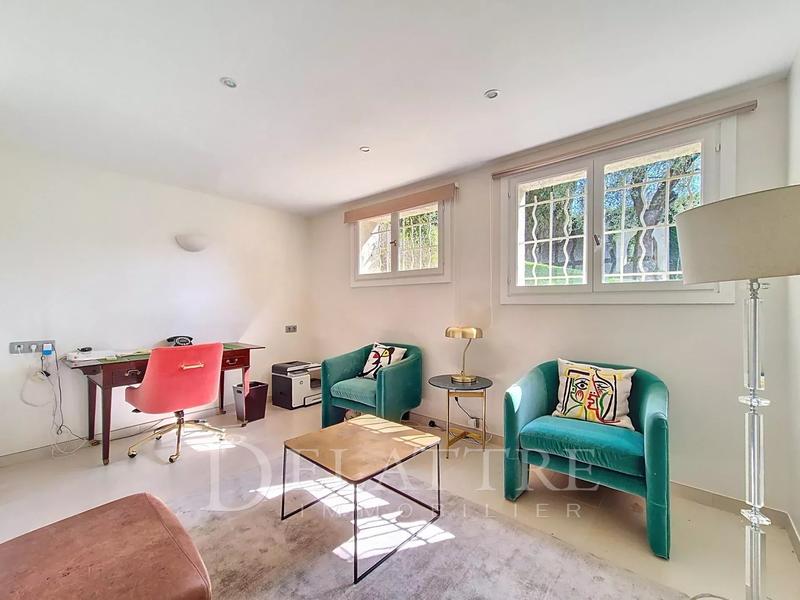 Maison - 222 m² - 8 pièces