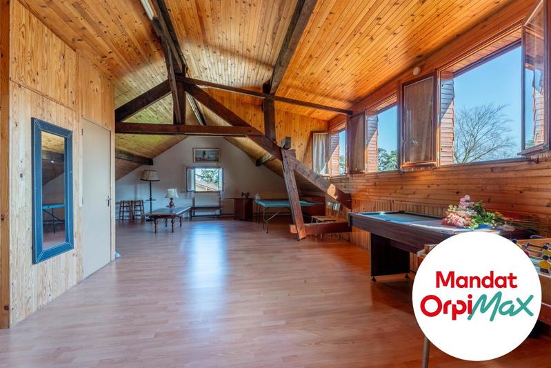 Maison - 219 m² - 6 pièces