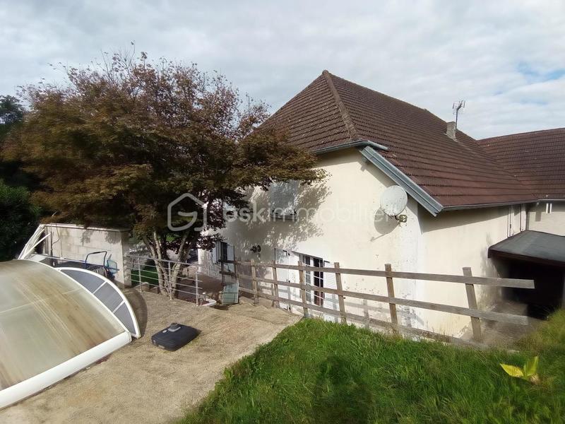 Maison - 230 m² - 6 pièces