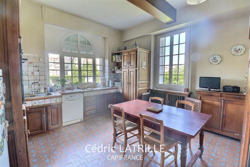 Maison - 200 m² - 8 pièces