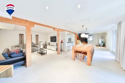 Maison - 252 m² - 10 pièces