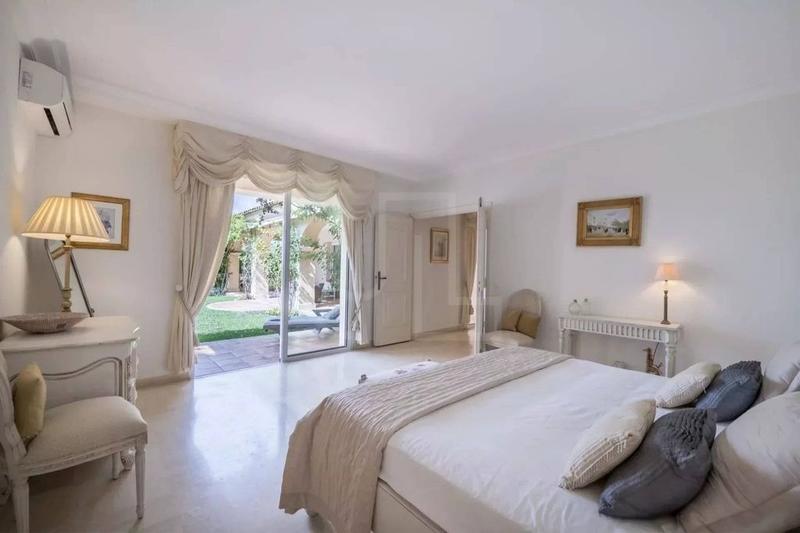 Villa - 282 m² - 6 pièces