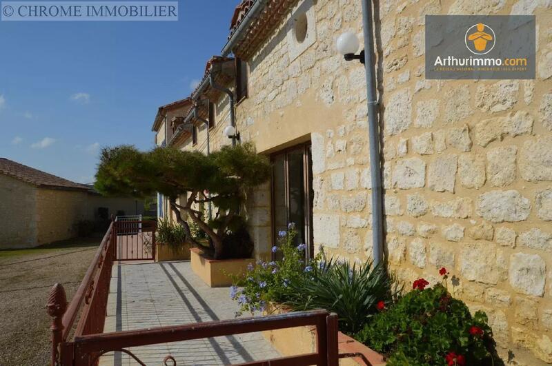 Maison - 305 m² - 11 pièces