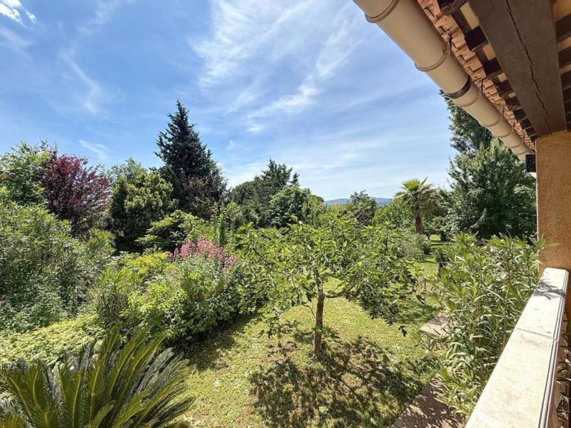 Maison - 210 m² - 7 pièces