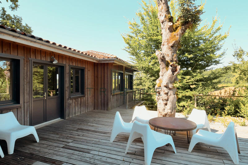 Maison - 330 m² - 13 pièces