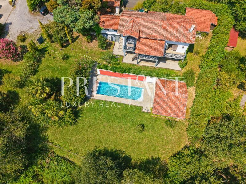 Maison - 200 m² - 9 pièces