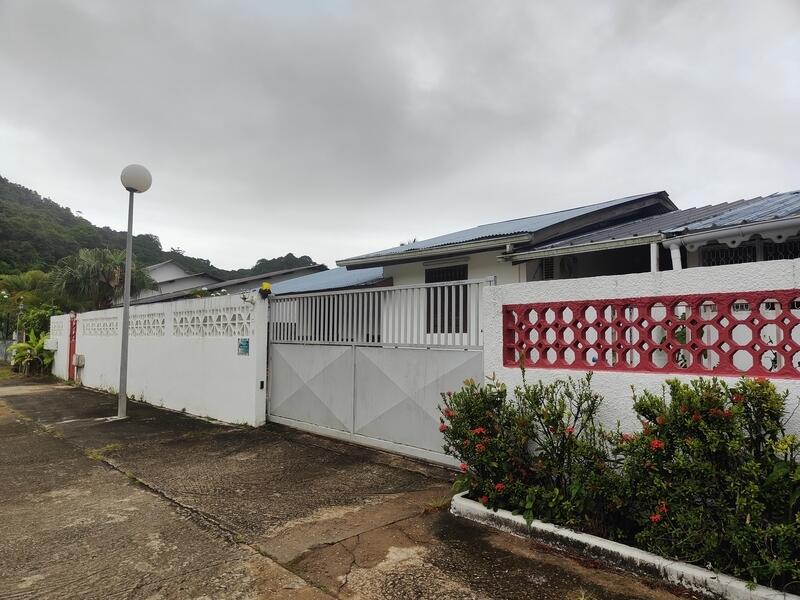 Maison - 180 m² - 8 pièces