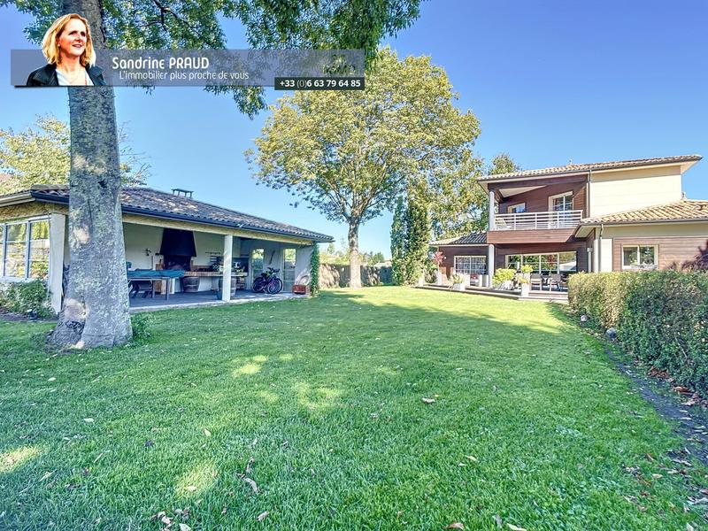 Maison de ville - 244 m² - 6 pièces