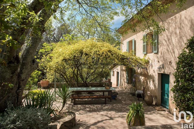 Maison - 220 m² - 7 pièces