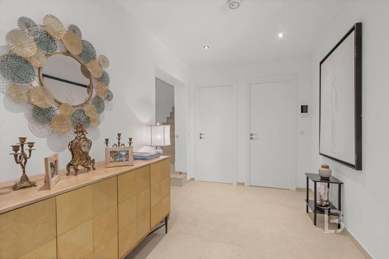 Maison - 315 m² - 8 pièces