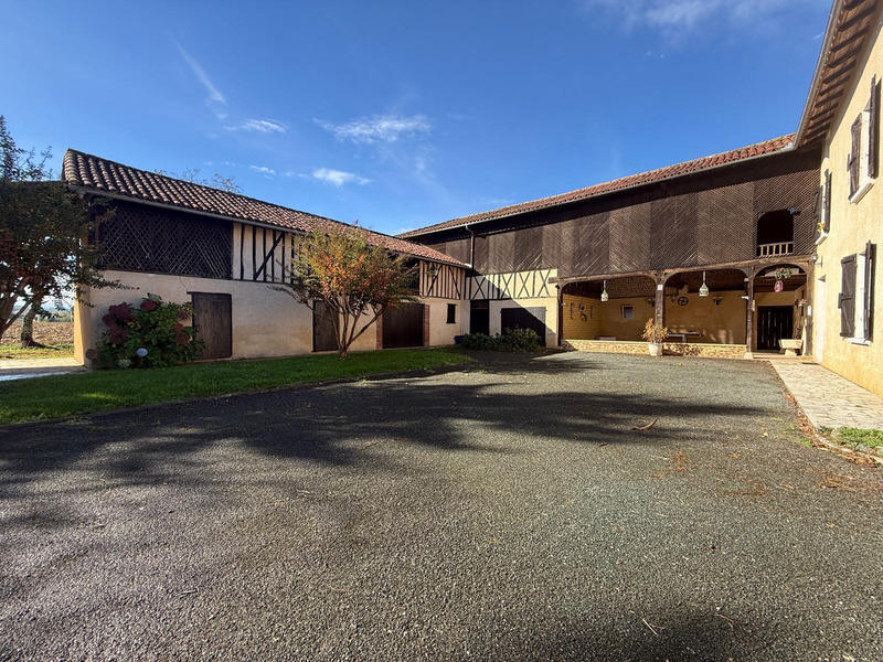 Maison - 250 m² - 5 pièces