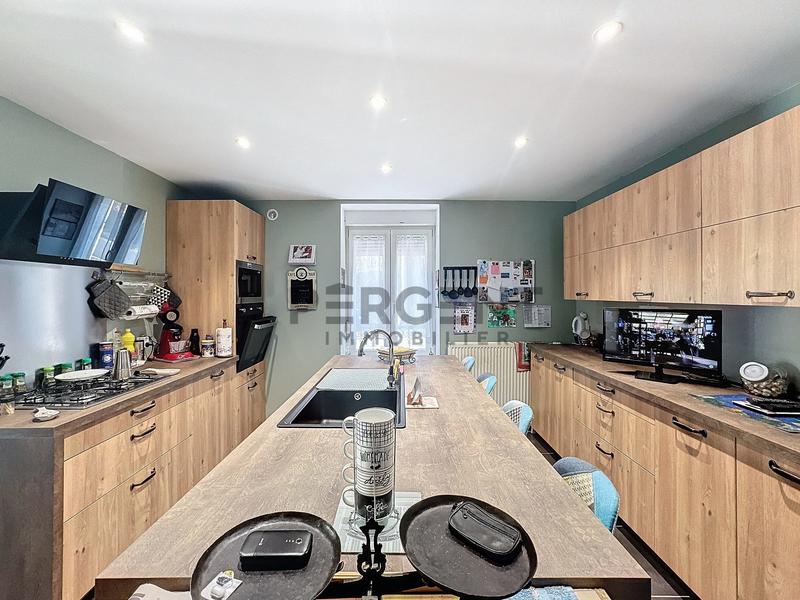 Maison - 231 m² - 9 pièces