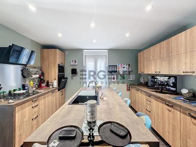 Maison - 231 m² - 9 pièces