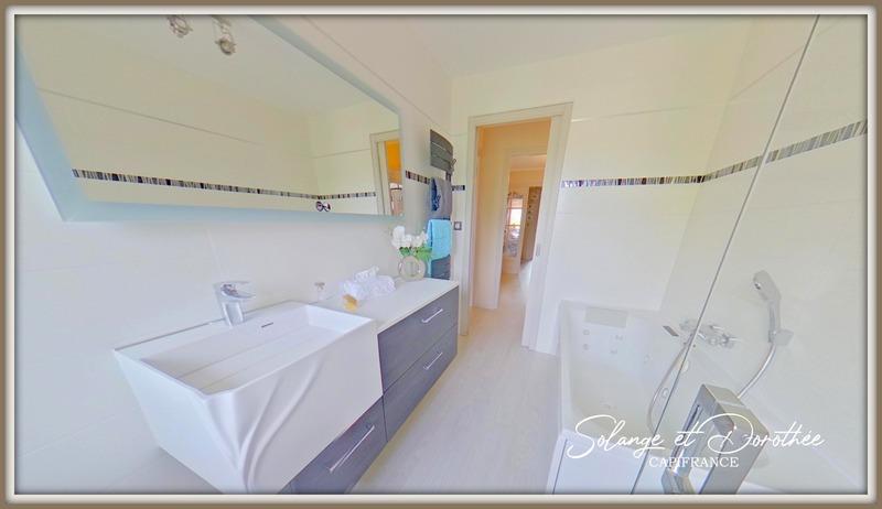 Maison - 325 m² - 8 pièces