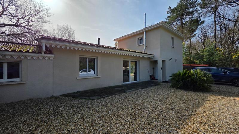 Maison - 159 m² - 8 pièces