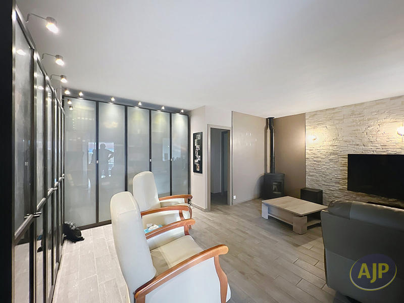 Maison - 198 m² - 8 pièces