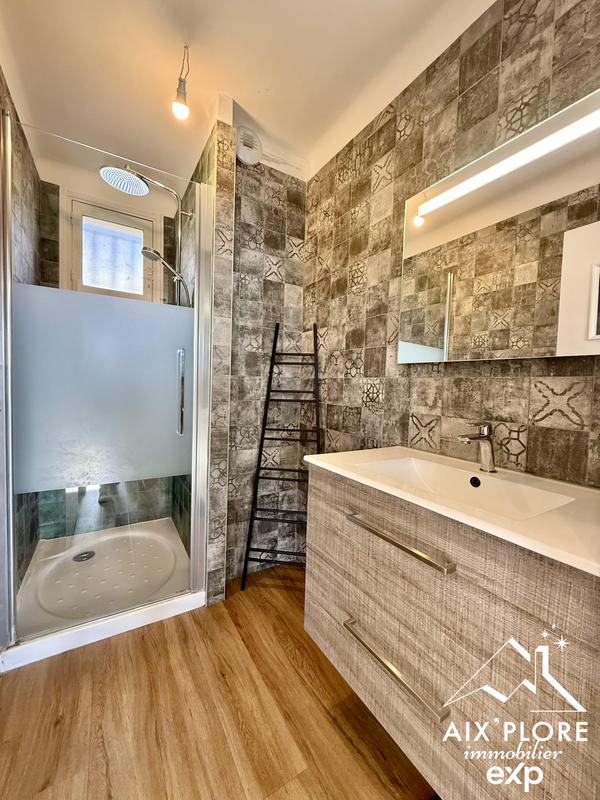 Maison traditionnelle - 121 m² - 6 pièces