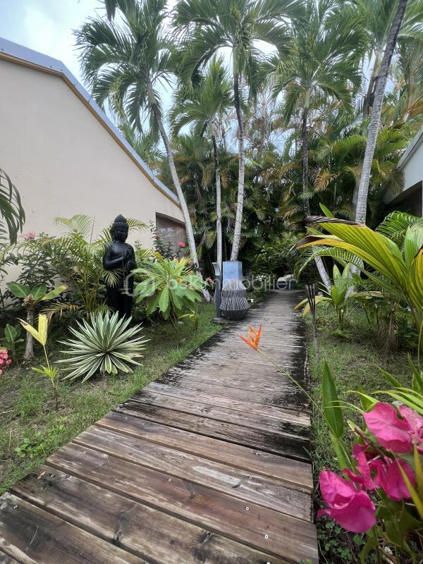 Propriété - 256 m² - 14 pièces