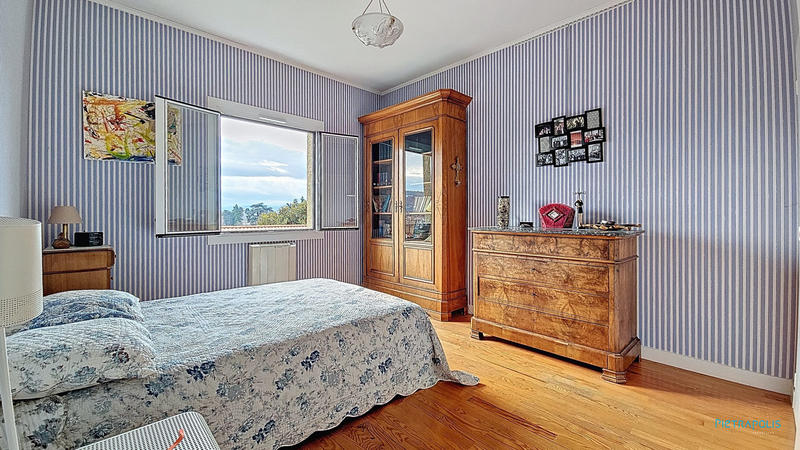 Maison - 226 m² - 8 pièces