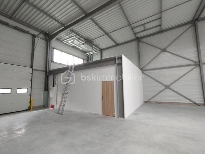 Local d'activité / Entrepôt - 323 m² - 1 pièce
