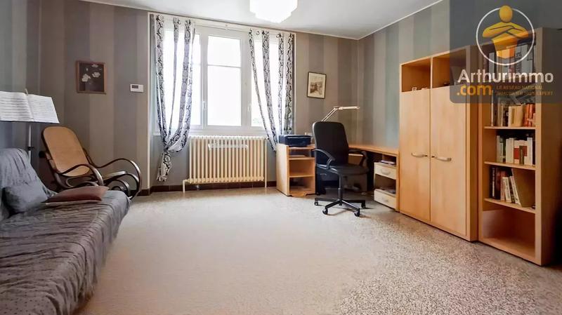 Maison - 223 m² - 9 pièces