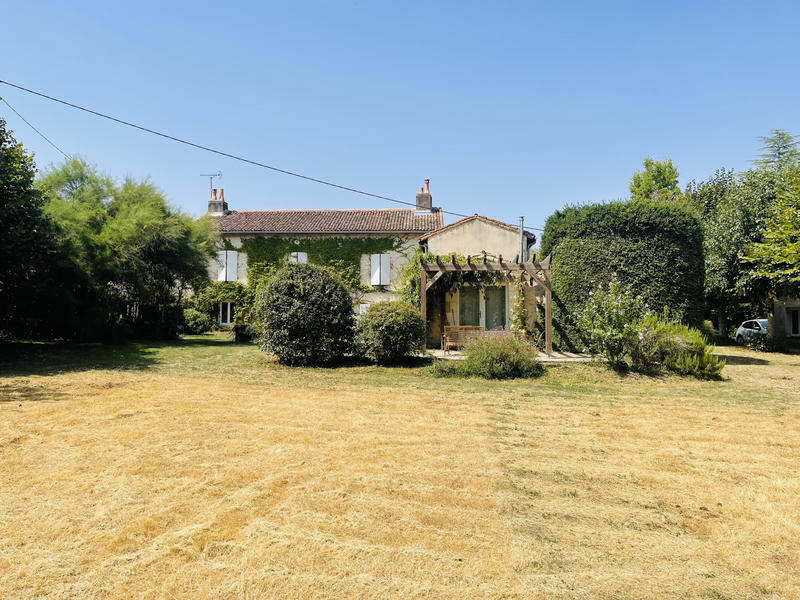Maison - 231 m² - 8 pièces
