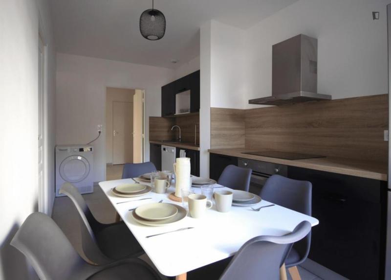 Chambre - 13 m² - 5 pièces