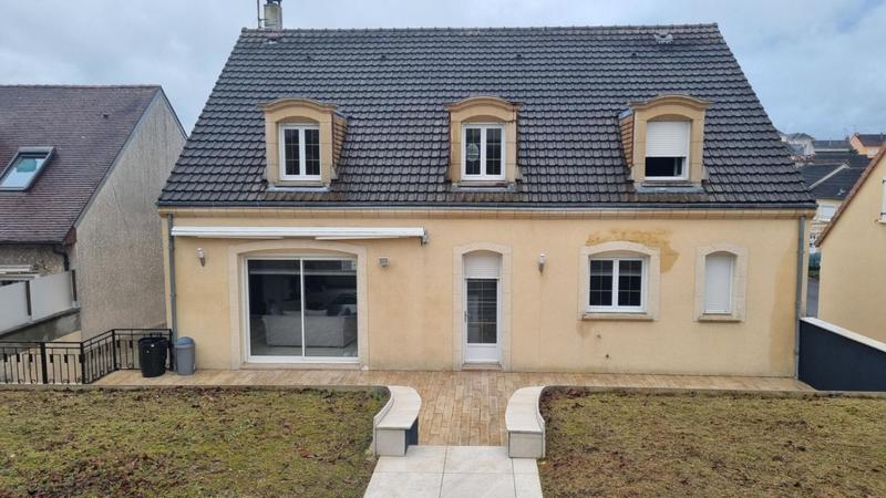 Maison - 224 m² - 8 pièces