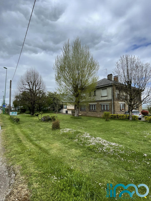 Maison traditionnelle - 185 m² - 8 pièces