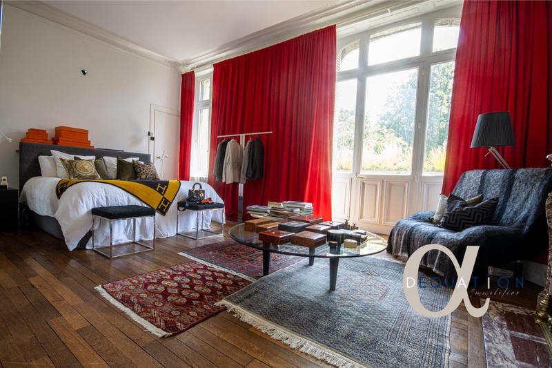 Maison - 350 m² - 10 pièces