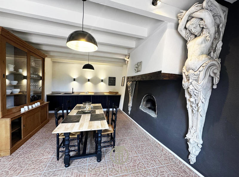 Maison - 221 m² - 7 pièces