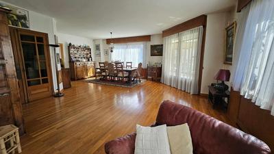 Maison - 255 m² - 8 pièces