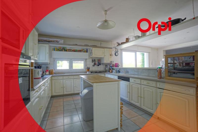 Maison - 220 m² - 6 pièces