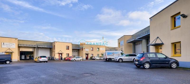 Local d'activité / Entrepôt - 389 m²