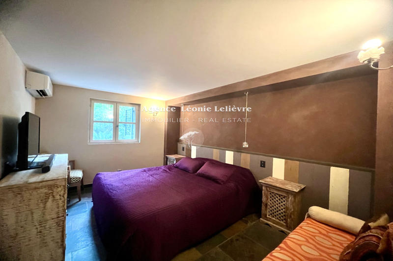 Maison - 273 m² - 9 pièces