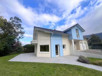 Maison - 147 m² - 8 pièces