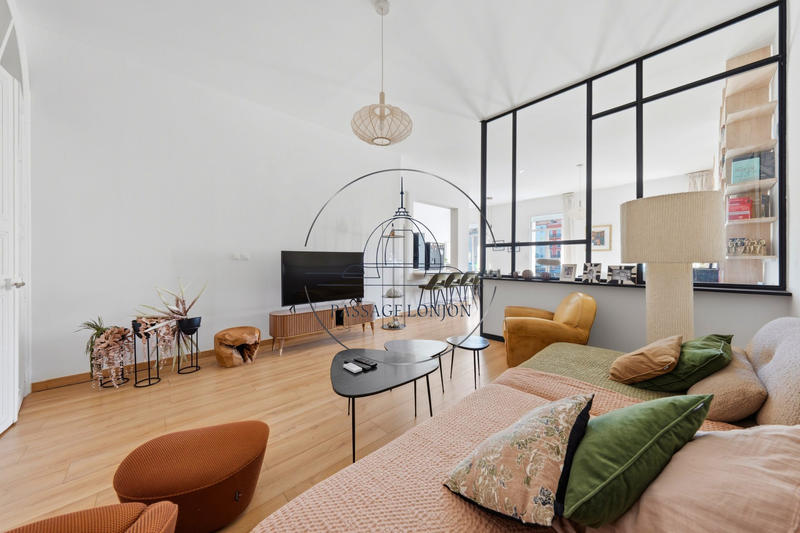 Appartement - 206 m² - 6 pièces