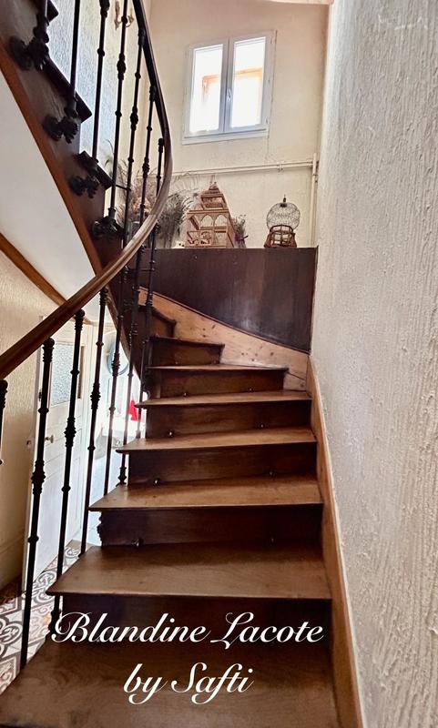 Maison - 296 m² - 12 pièces