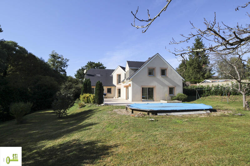 Maison - 270 m² - 8 pièces